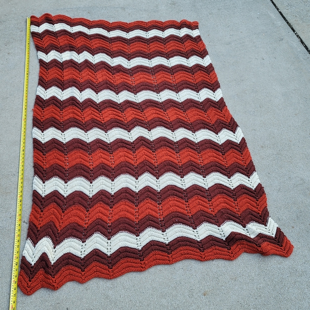 VINTAGE Scallop Edge Crochet Blanket - Picture 5 of 9
